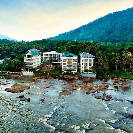 Athirapilly River Resort Атирапалли Экстерьер фото