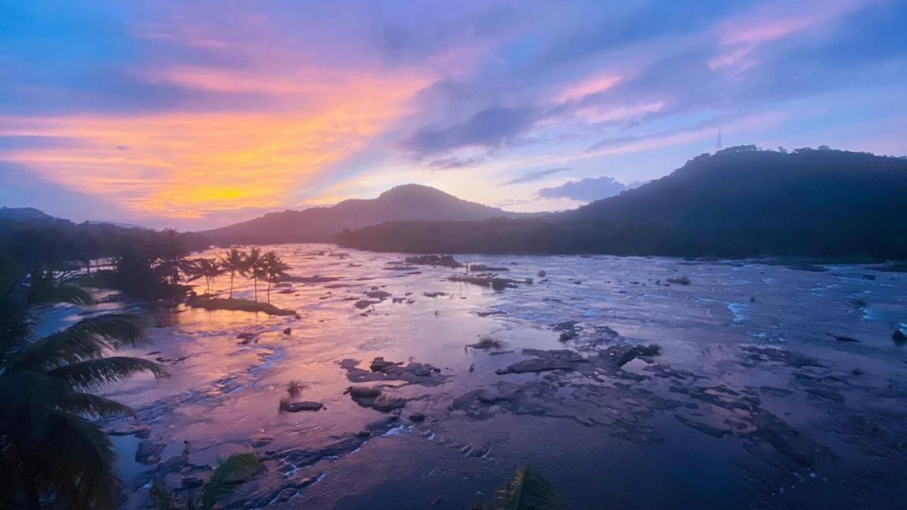 Athirapilly River Resort Атирапалли Экстерьер фото