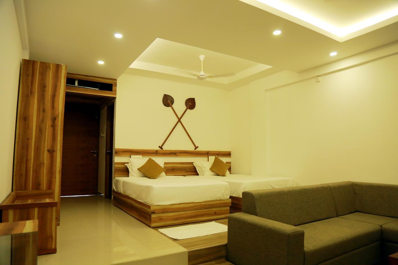 Athirapilly River Resort Атирапалли Экстерьер фото